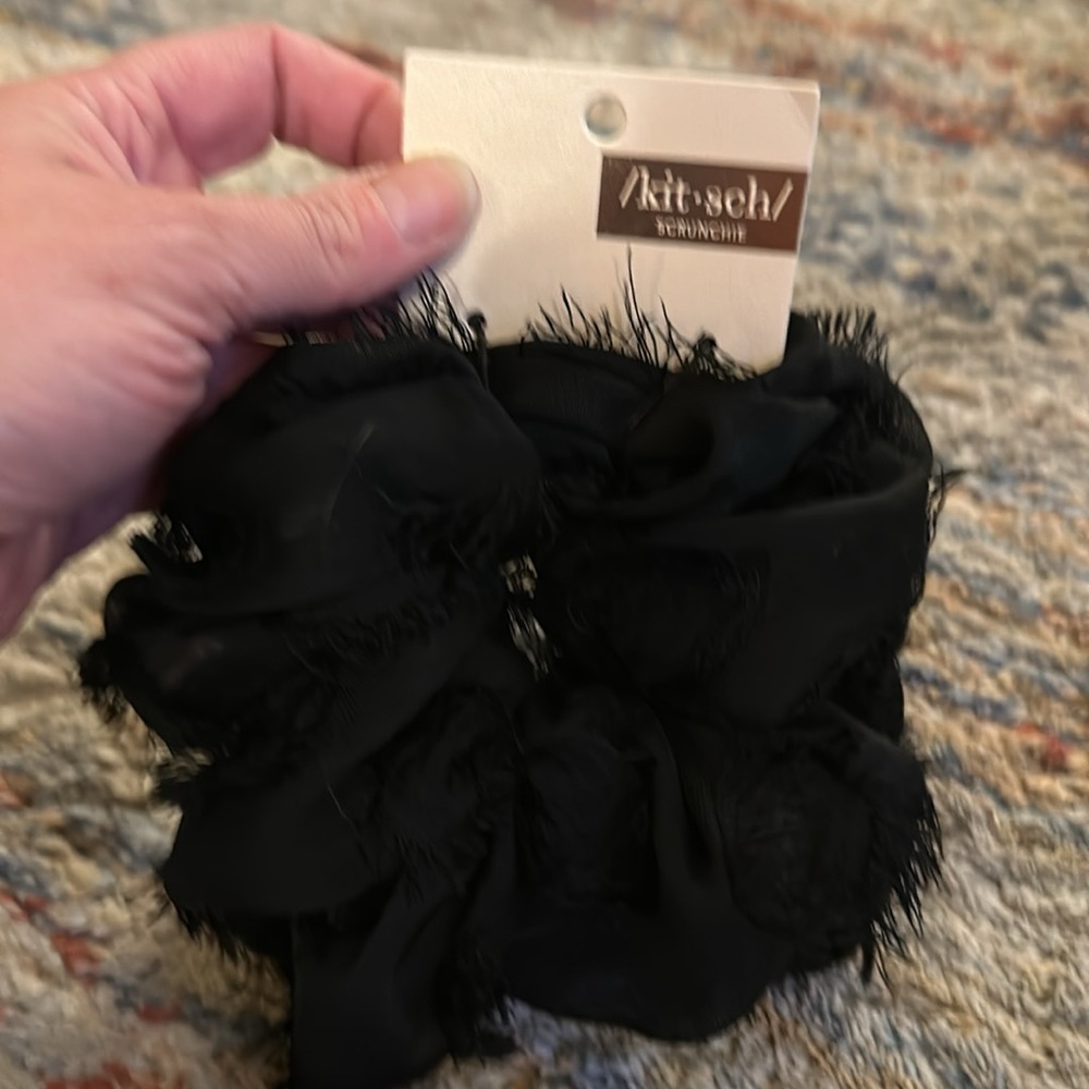 Kitsch Satin Brunch Scrunchie Softer than Silk Scrunchies for Hair(Frayed Black) - Picture 4 of 12